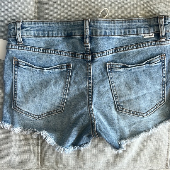 NWT - adorable frayed hem billabong short shorts - Picture 4 of 4